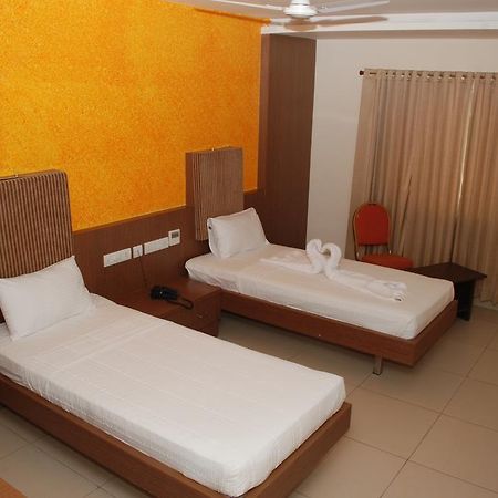 Hotel Pla Amrith Inn Tiruchirappalli Chambre photo