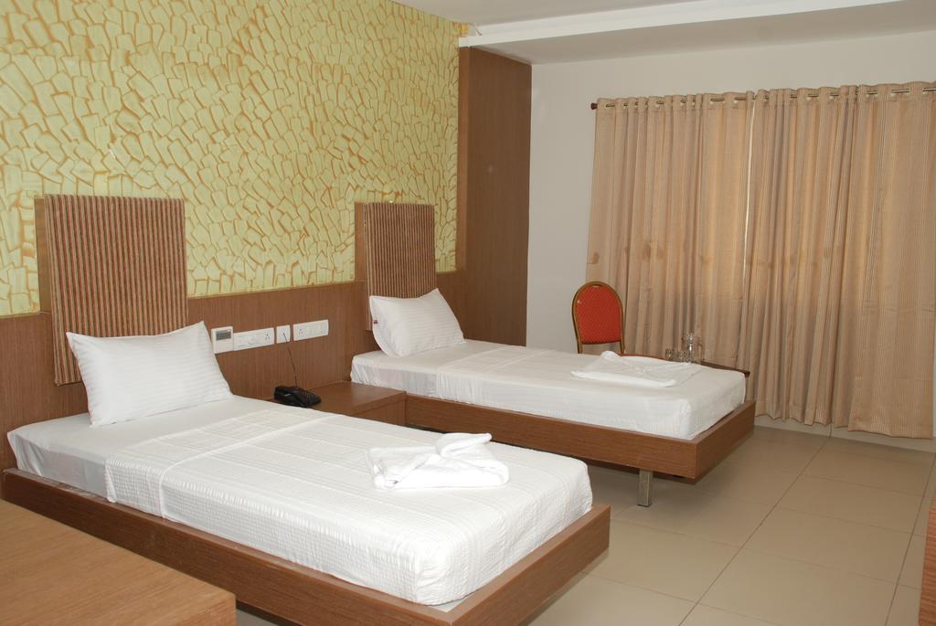 Hotel Pla Amrith Inn Tiruchirappalli Chambre photo