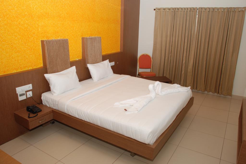Hotel Pla Amrith Inn Tiruchirappalli Extérieur photo