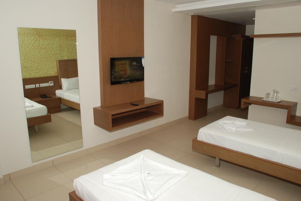 Hotel Pla Amrith Inn Tiruchirappalli Extérieur photo